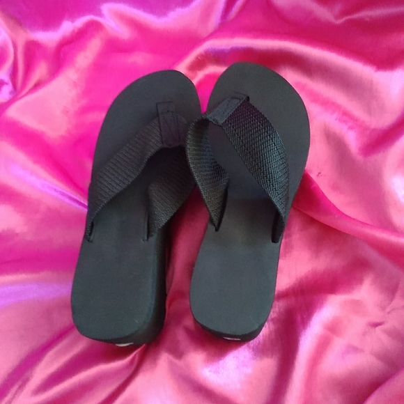 Black platform/pin up sandals - Picture 3 of 3